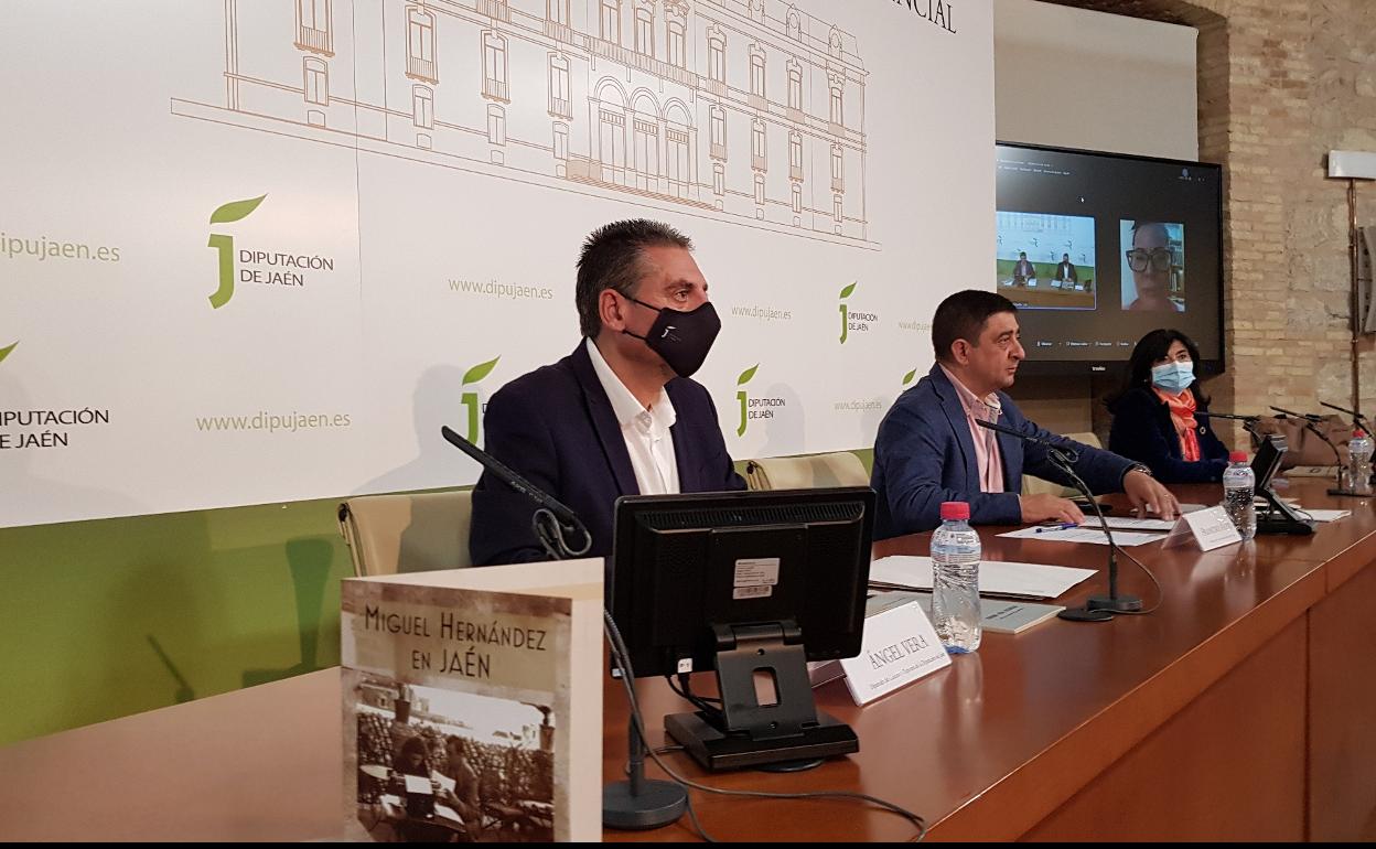 Ángel Vera, Francisco Reyes y Paqui Medina, en la presentación de la programación. 