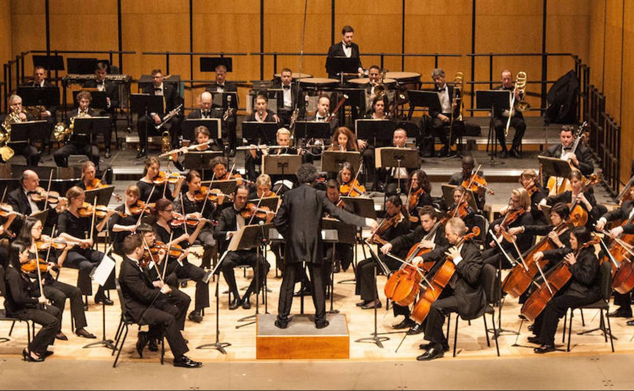 La Annapolis Simphony Orchestra.