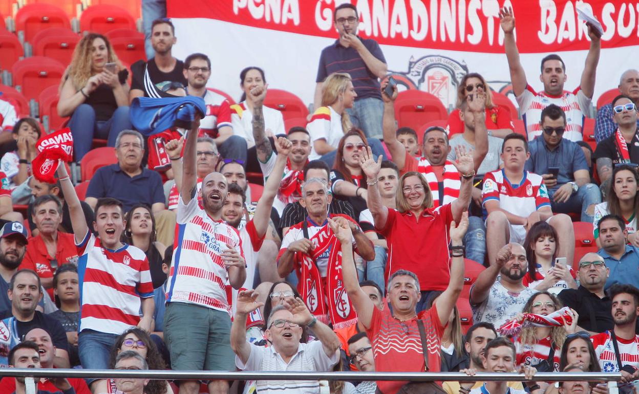 Aficionados del Granada en Son Moix en 2019. 