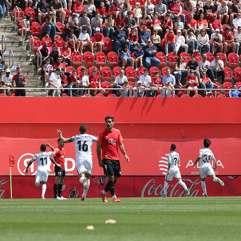 Partido clave por la permanencia en un estadio de Son Moix que recibió la visita de trescientos aficionados granadinistas