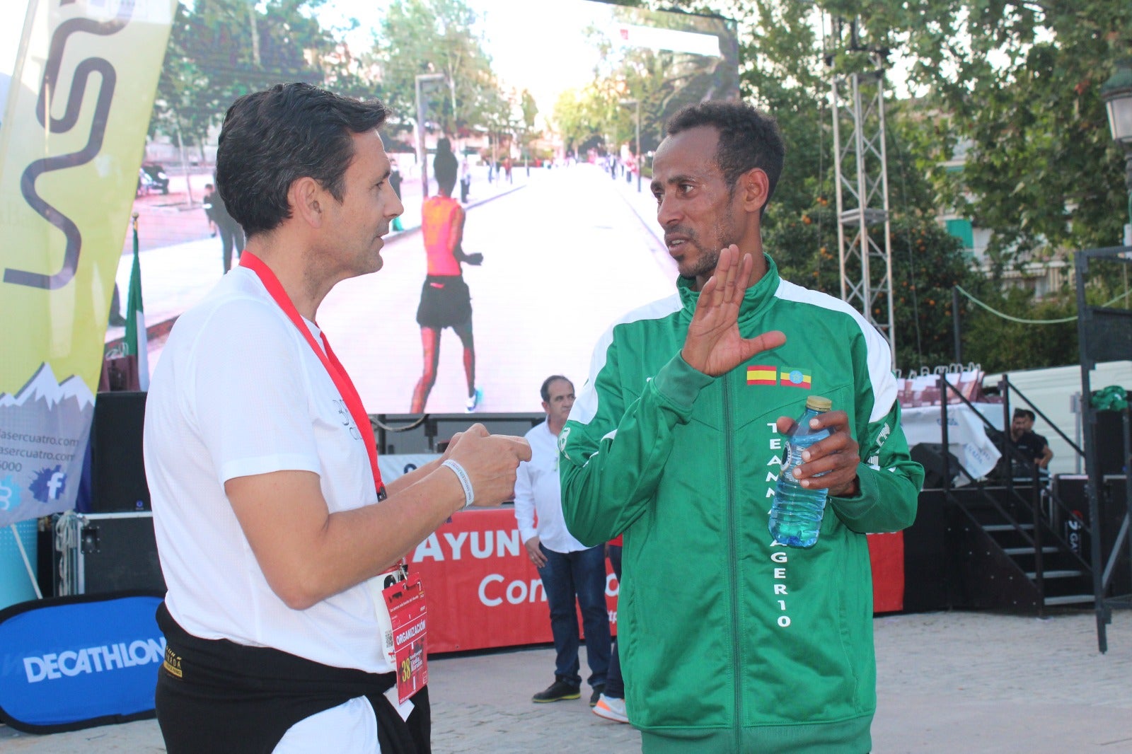 Imagen secundaria 1 - La carrera salió desde el Paseo del Violón y recorrió toda la ciudad. 