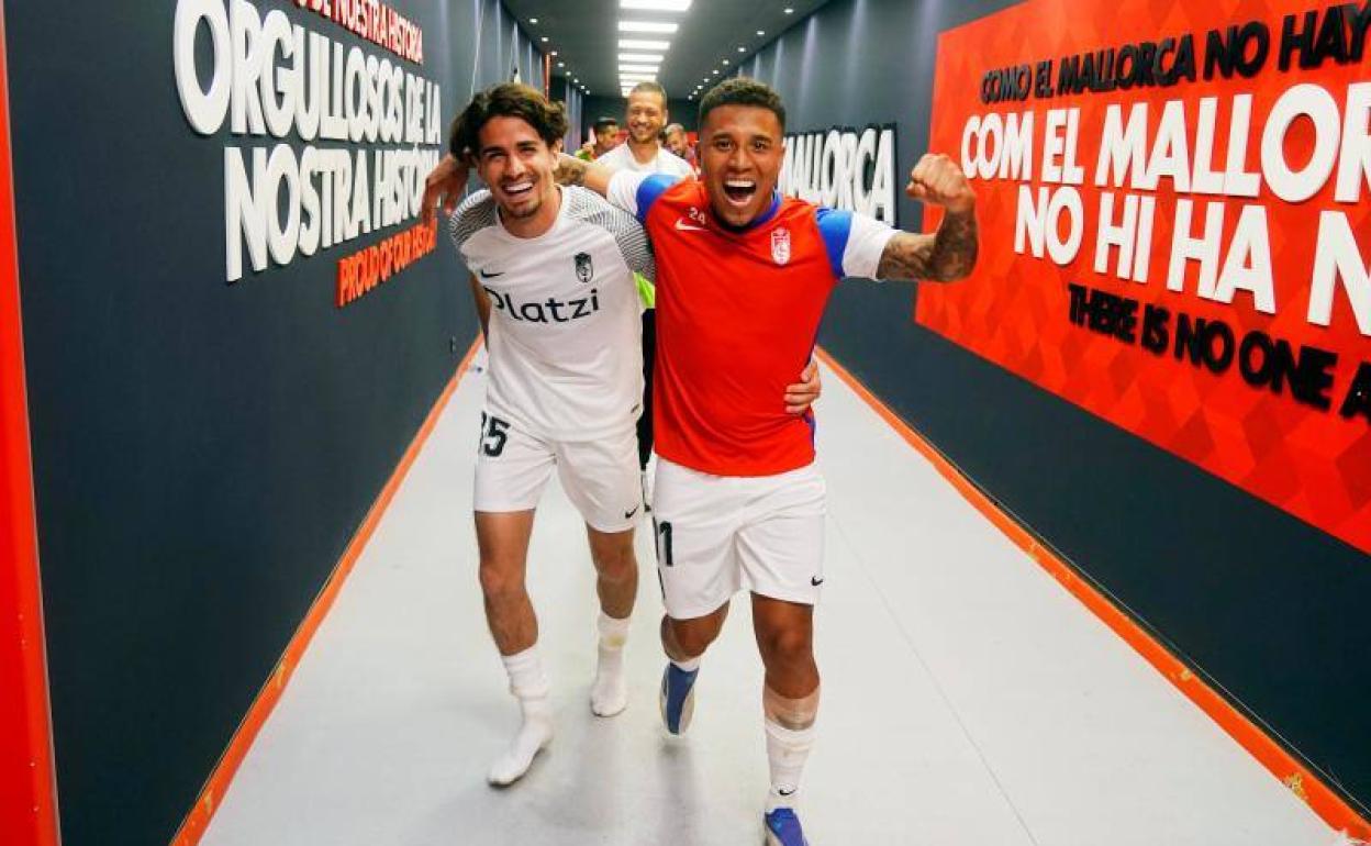 Collado y Machís, en los pasillos del estadio del Mallorca. 