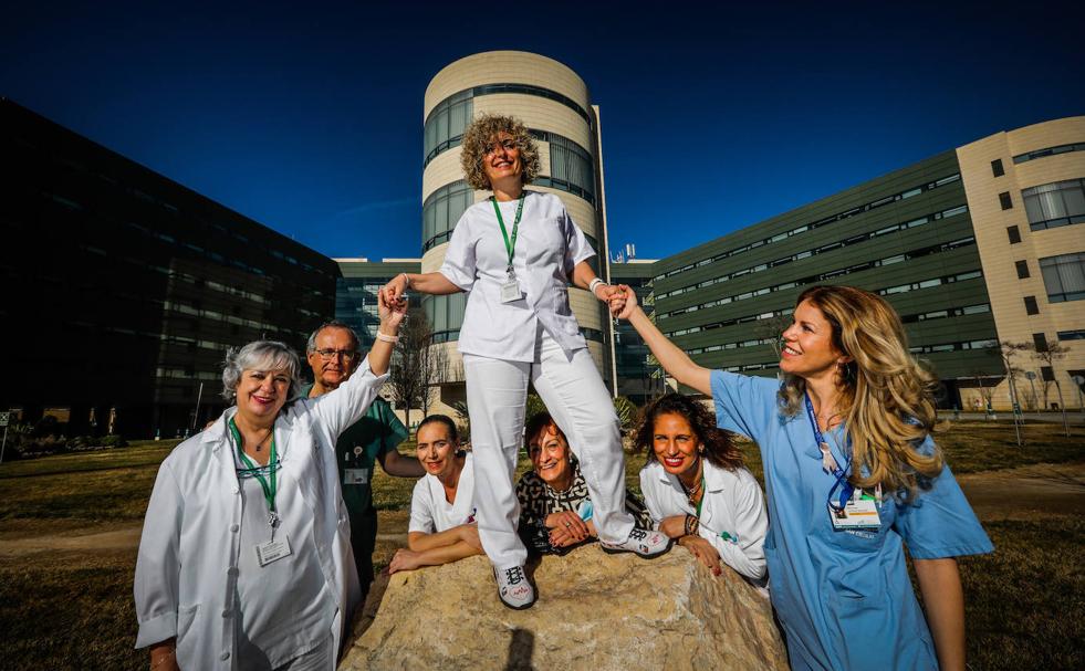 Lola ha vuelto a trabajar tras año y medio de baja tras su grave contagio.