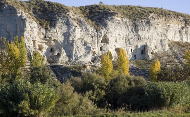 Imagen principal - Una fortaleza excavada en la roca para defender el Altiplano de Granada