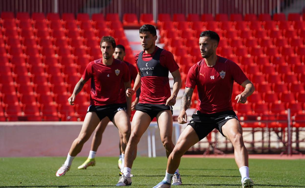 Eguaras, Robertone y Lazo en el Estadio.