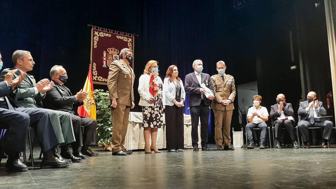 Acto institucional de la Subdelegación de Defensa en el Teatro Darymelia.