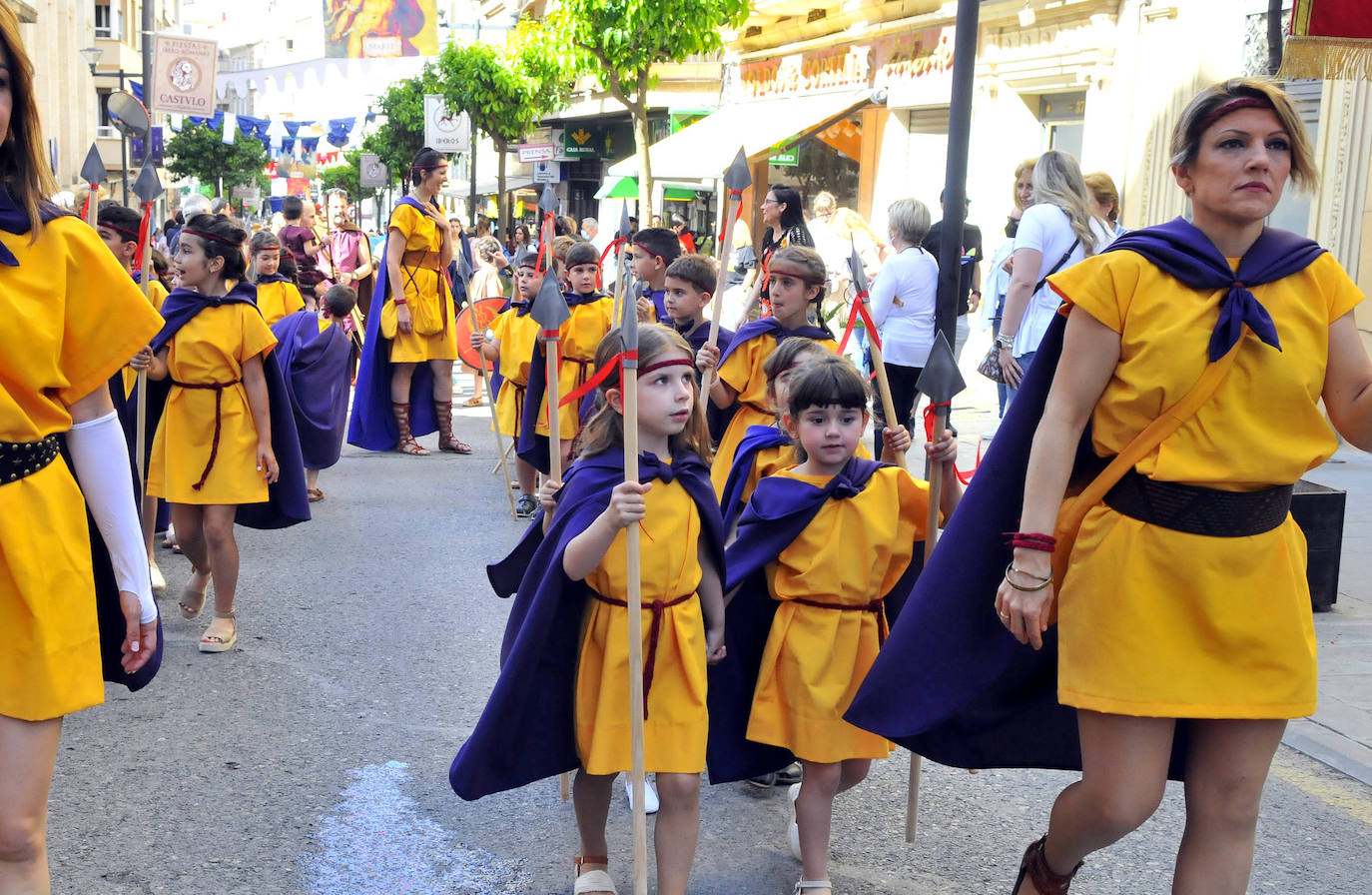La ciudad disfruta con el desfile infantil.