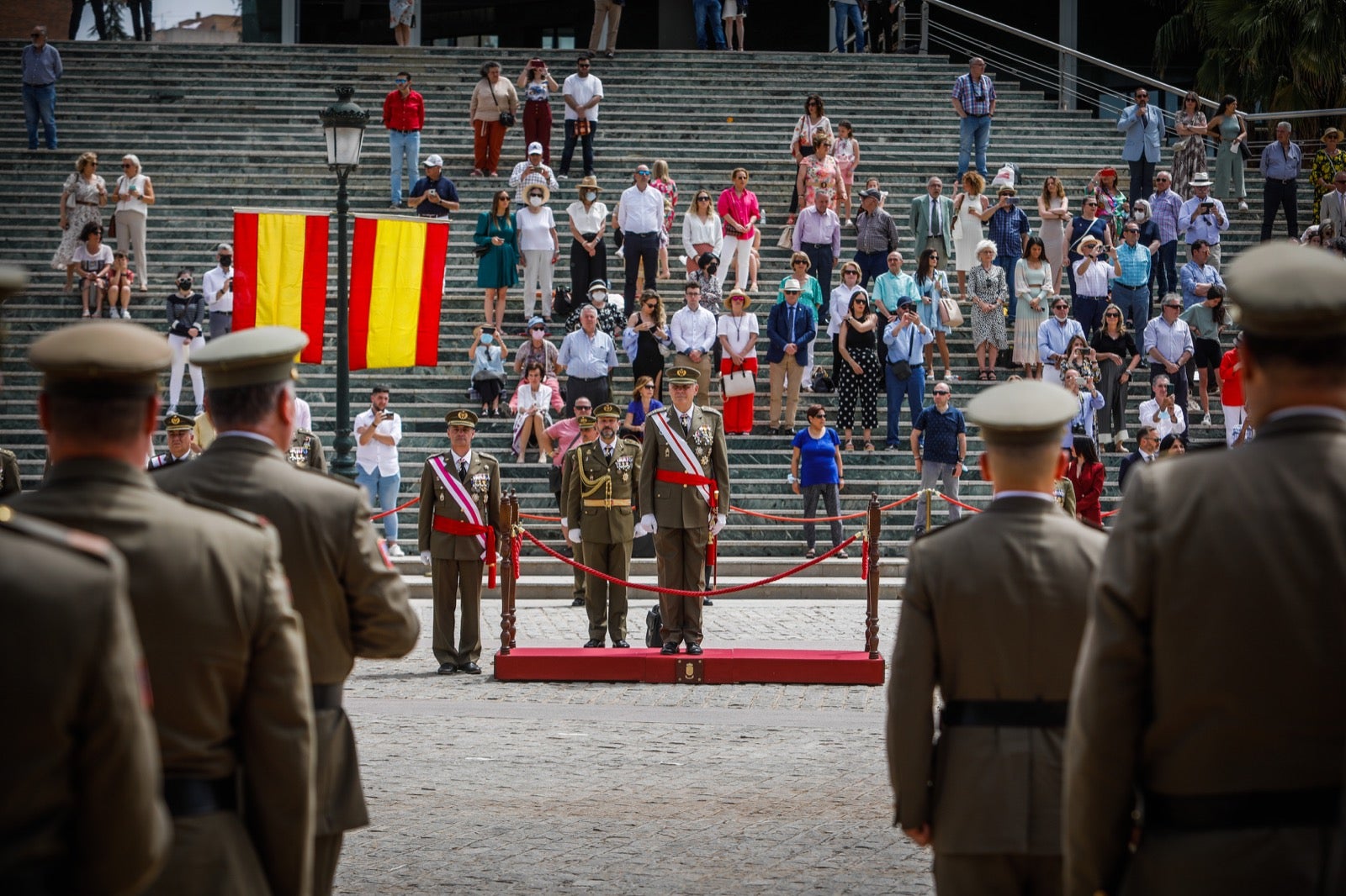 Más de 300 granadinos han llevado a cabo el juramento en la explanada del Palacio de Congresos.