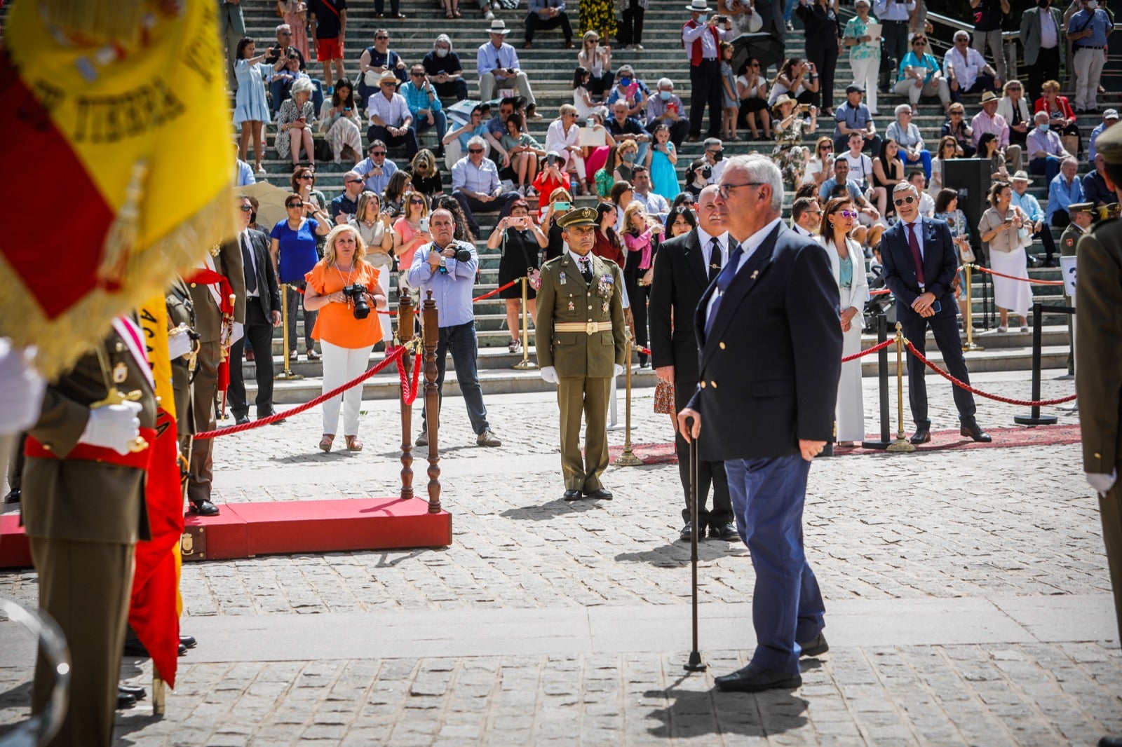 Más de 300 granadinos han llevado a cabo el juramento en la explanada del Palacio de Congresos.
