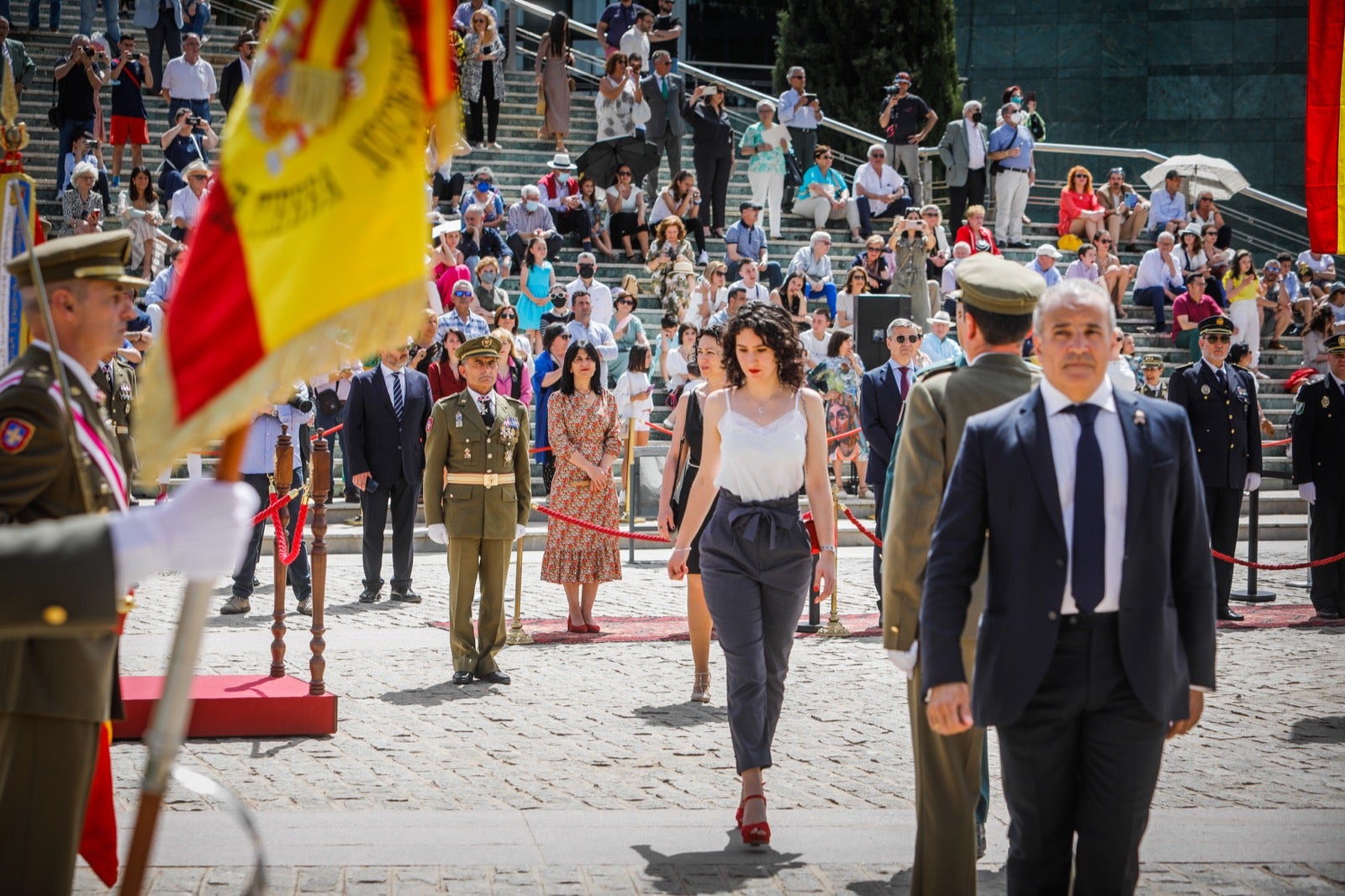Más de 300 granadinos han llevado a cabo el juramento en la explanada del Palacio de Congresos.