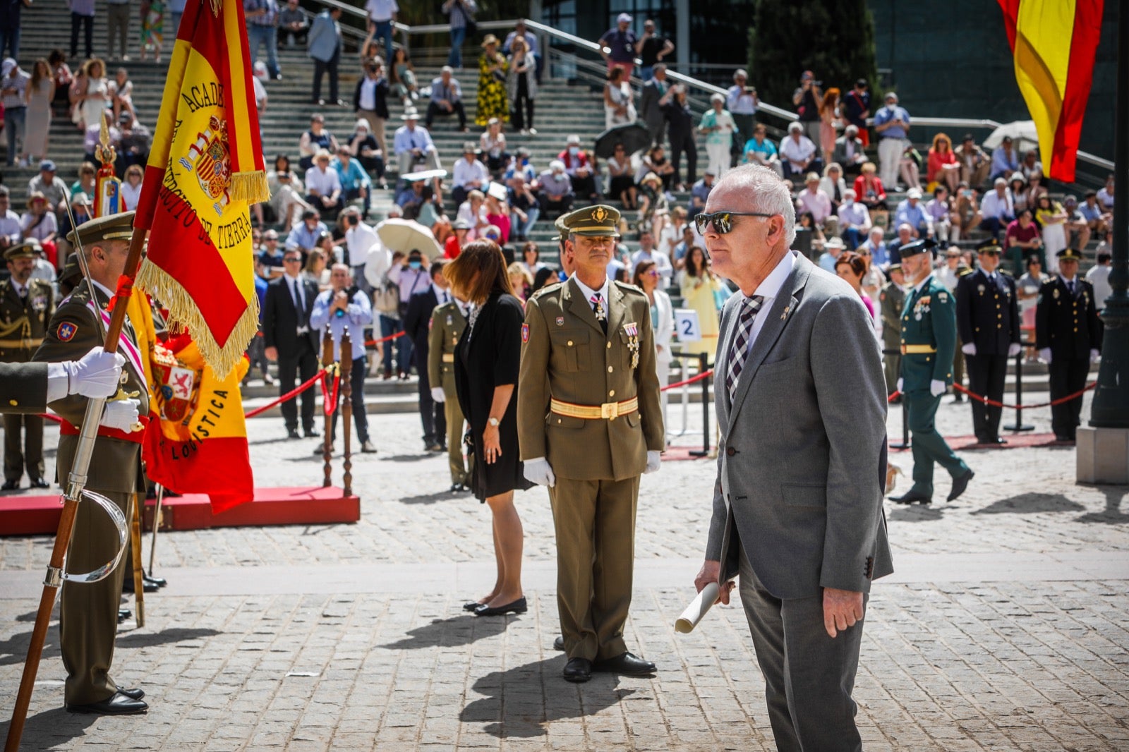 Más de 300 granadinos han llevado a cabo el juramento en la explanada del Palacio de Congresos.