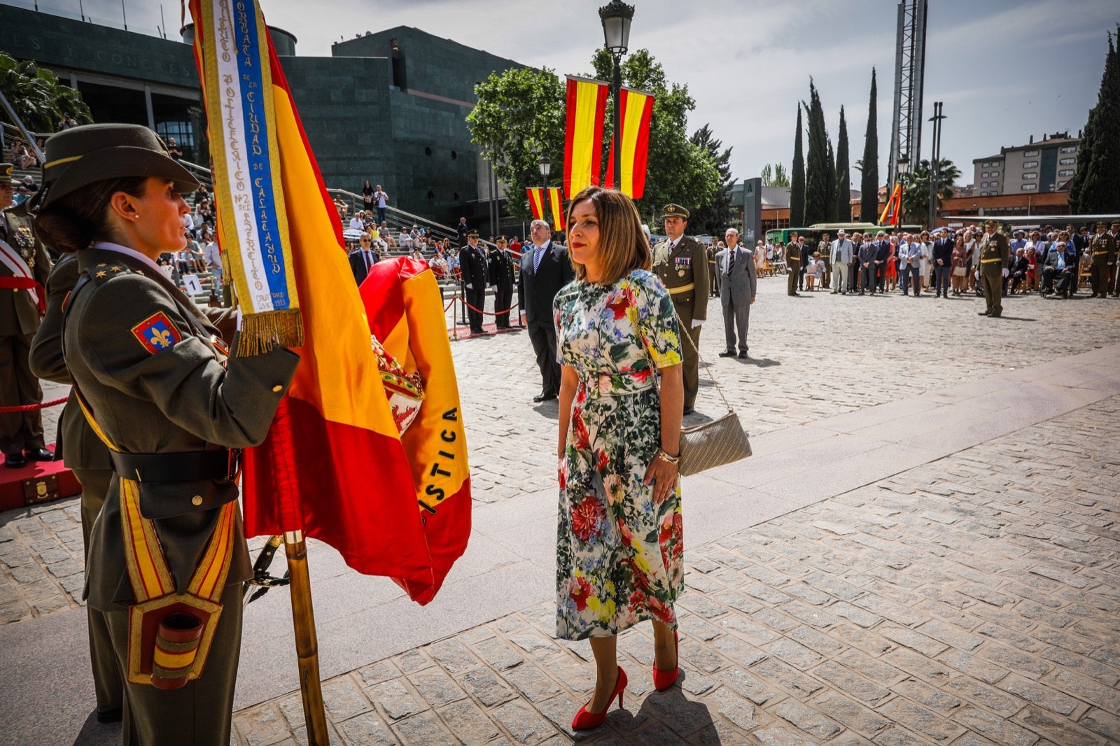 Más de 300 granadinos han llevado a cabo el juramento en la explanada del Palacio de Congresos.