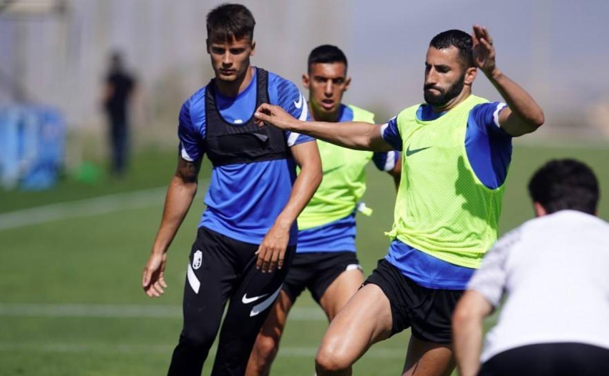 Maxime Gonalons, en una imagen de entrenamiento difundida por el club el miércoles. 