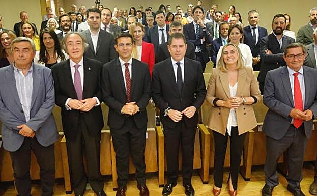 Los asistentes al acto.