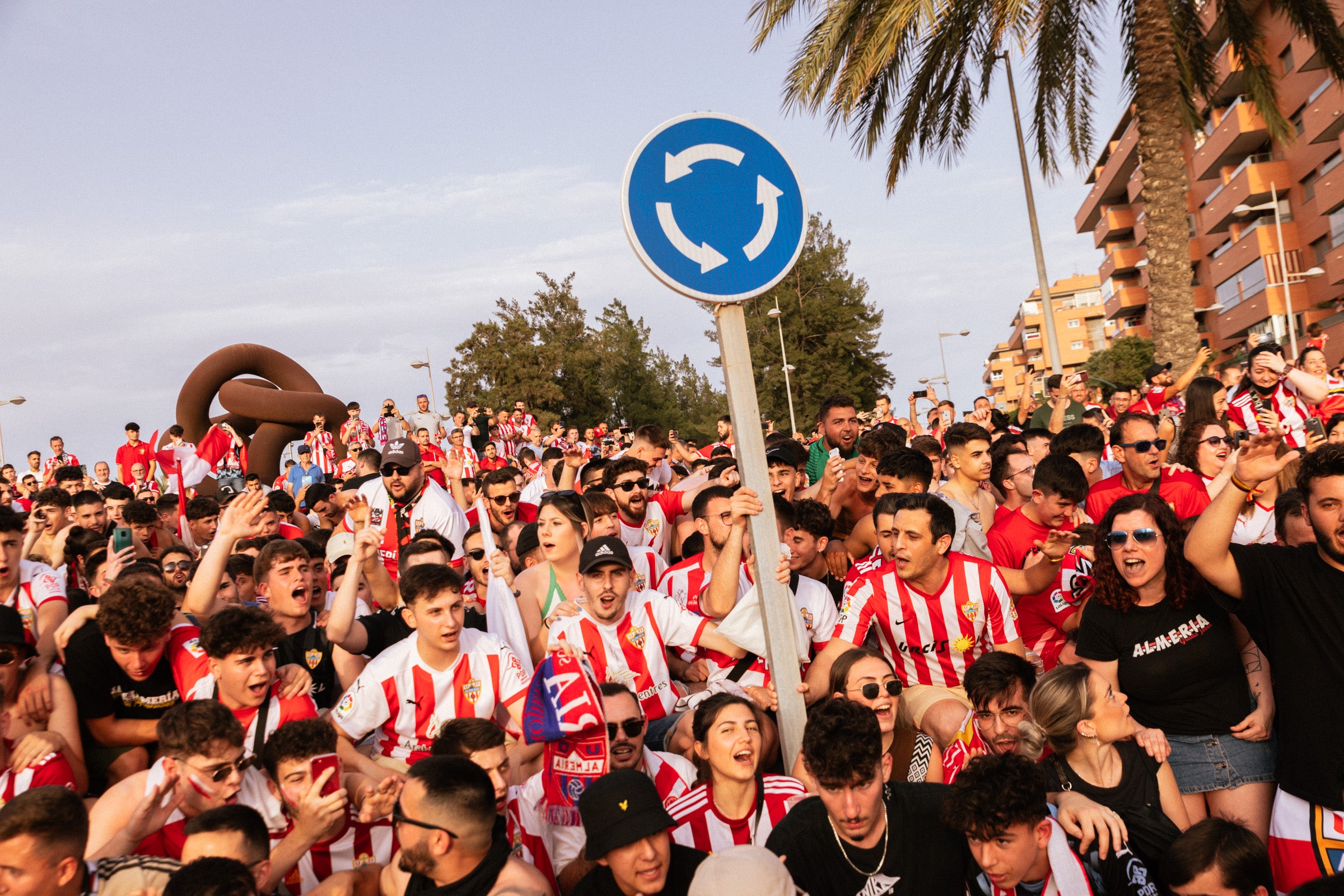 Fotos: Así ha recibido a la UD Almería la marea rojiblanca