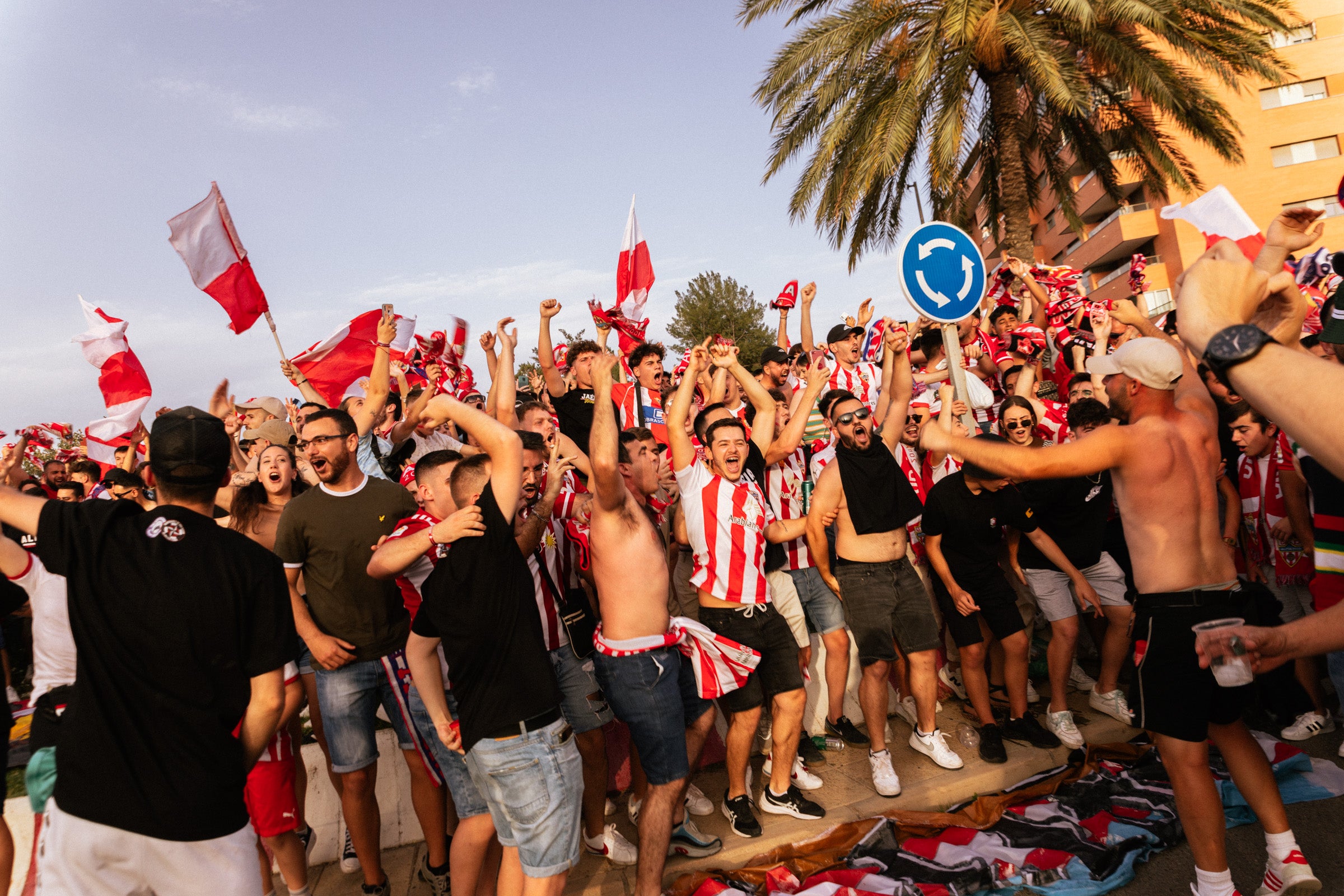 Fotos: Así ha recibido a la UD Almería la marea rojiblanca
