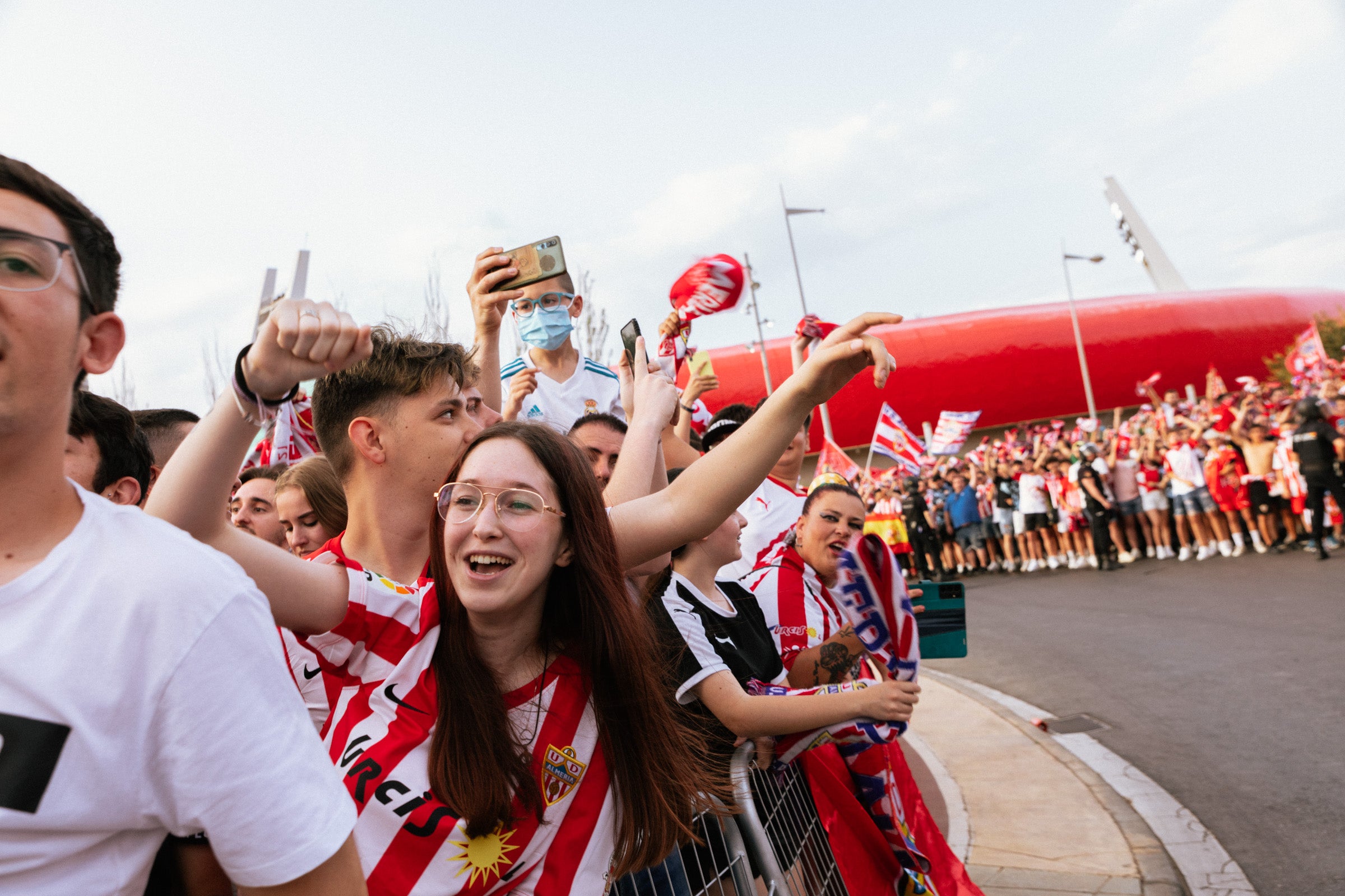 Fotos: Así ha recibido a la UD Almería la marea rojiblanca