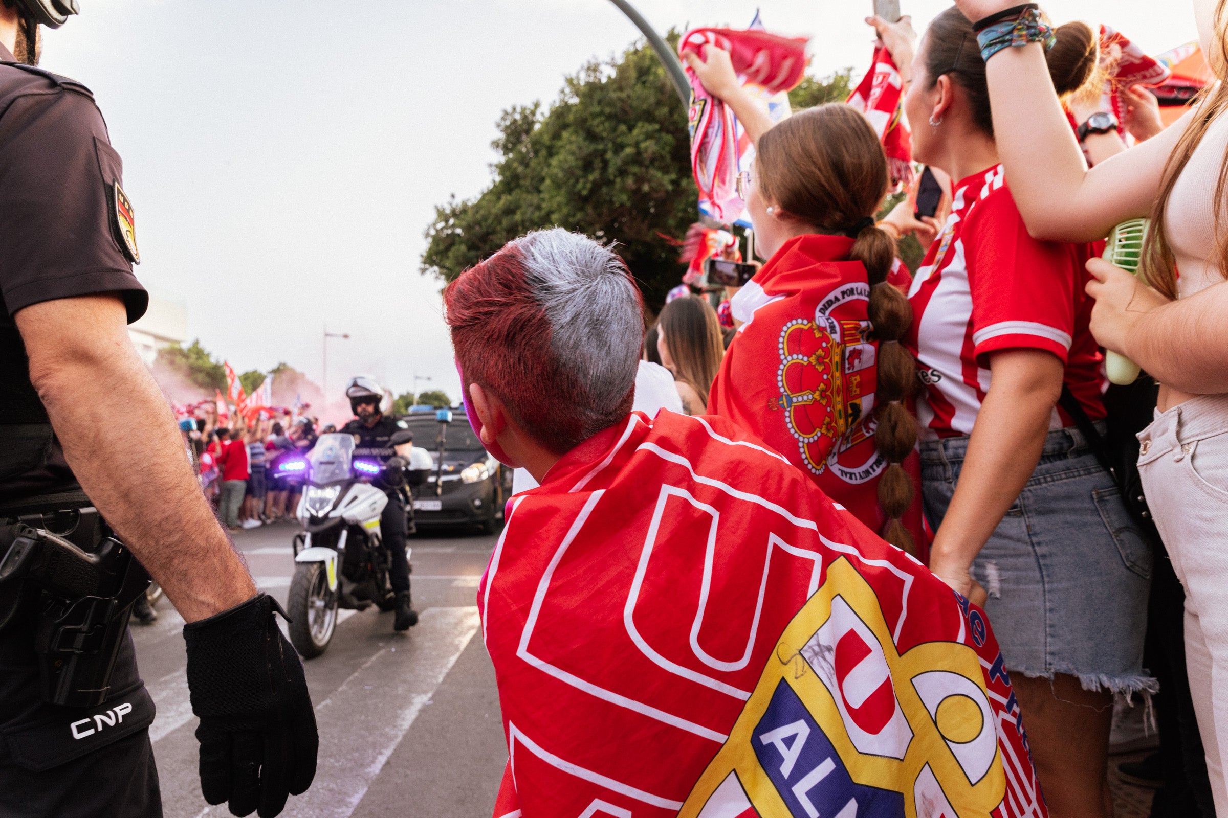 Fotos: Así ha recibido a la UD Almería la marea rojiblanca