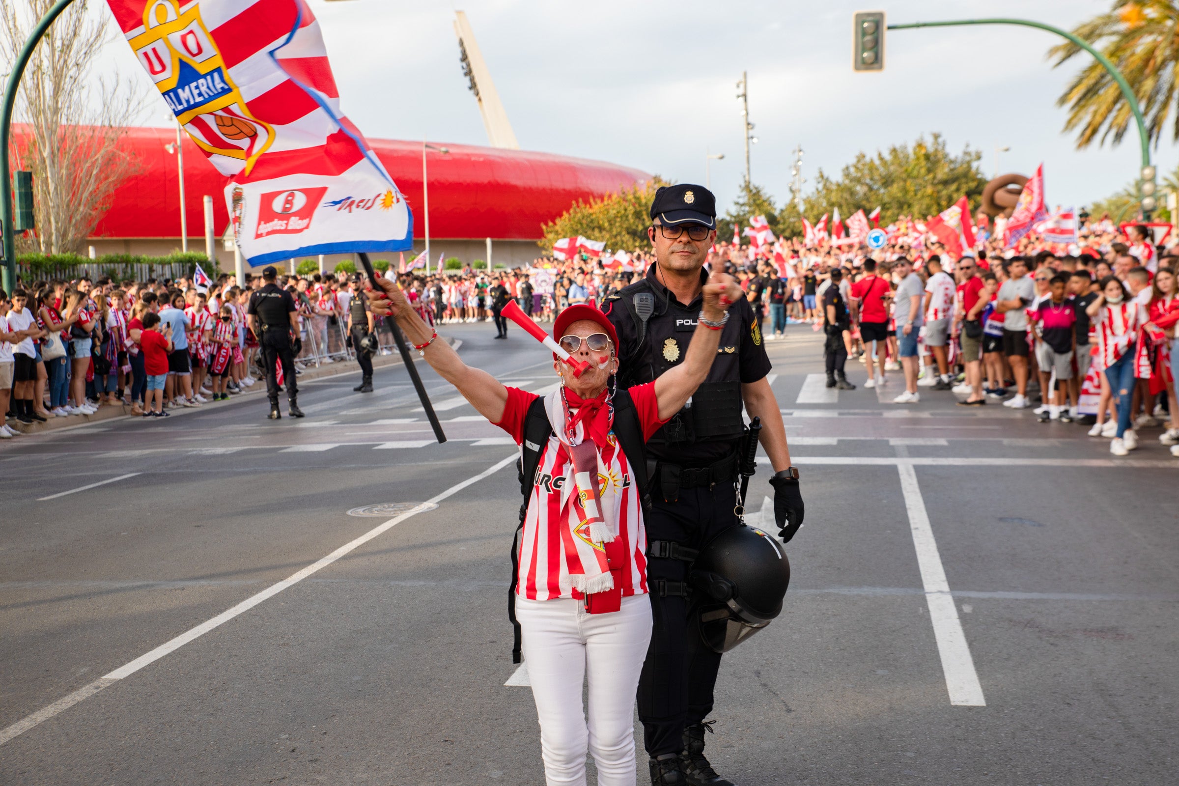 Fotos: Así ha recibido a la UD Almería la marea rojiblanca