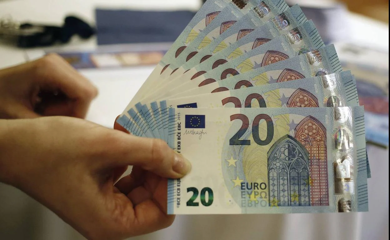 Se estrena el nuevo billete de 20 euros: cómo comprobar que no es falso en  tres simples pasos — idealista/news