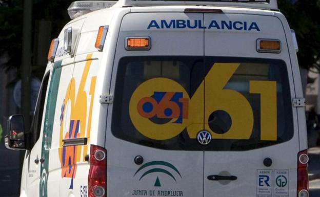 Una ambulancia del 061.