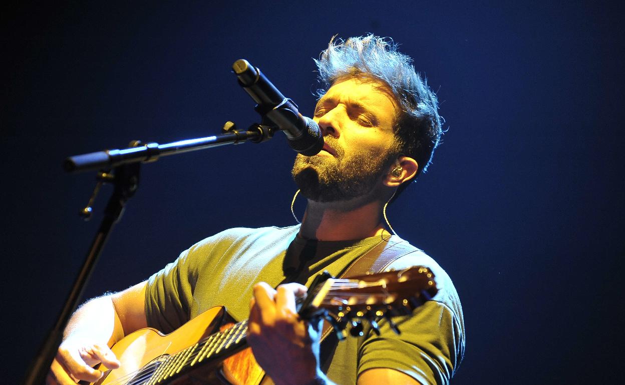 Pablo Alborán, en plena actuación.