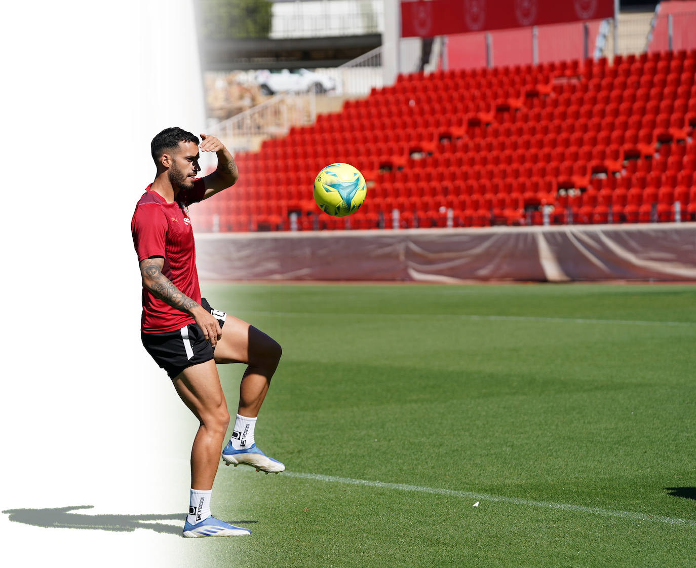 José Carlos Lazo se cubre la cara del sol que ayer había en Almería a la hora del entrenamiento.