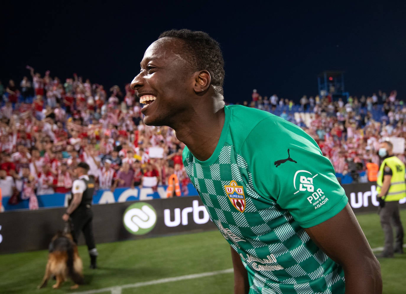 El partido del Almería en Butarque, a pie de campo