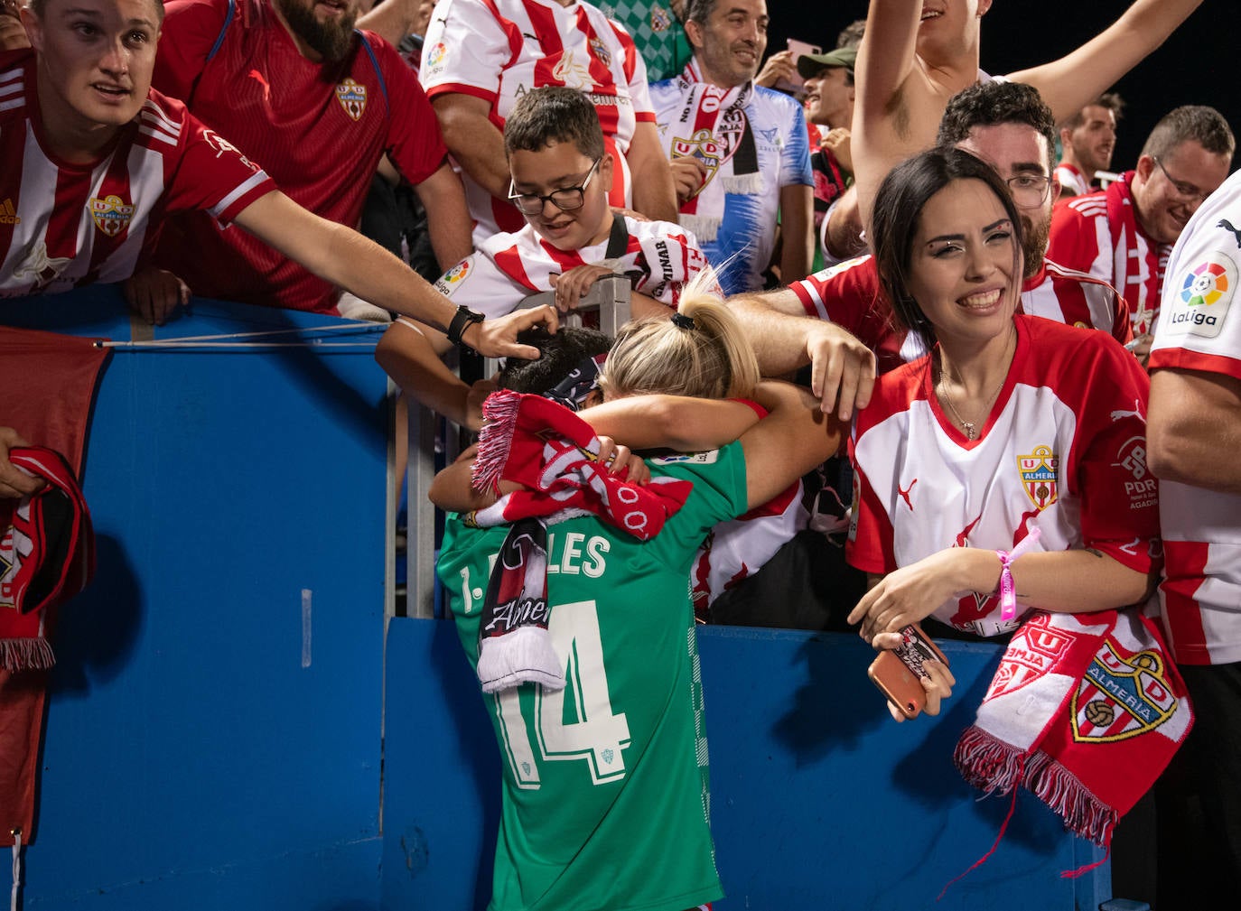 El partido del Almería en Butarque, a pie de campo