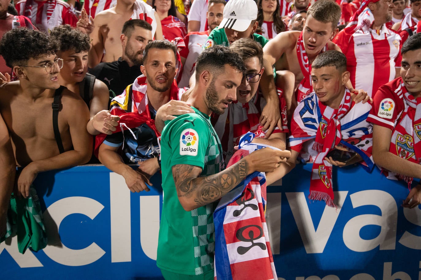 El partido del Almería en Butarque, a pie de campo