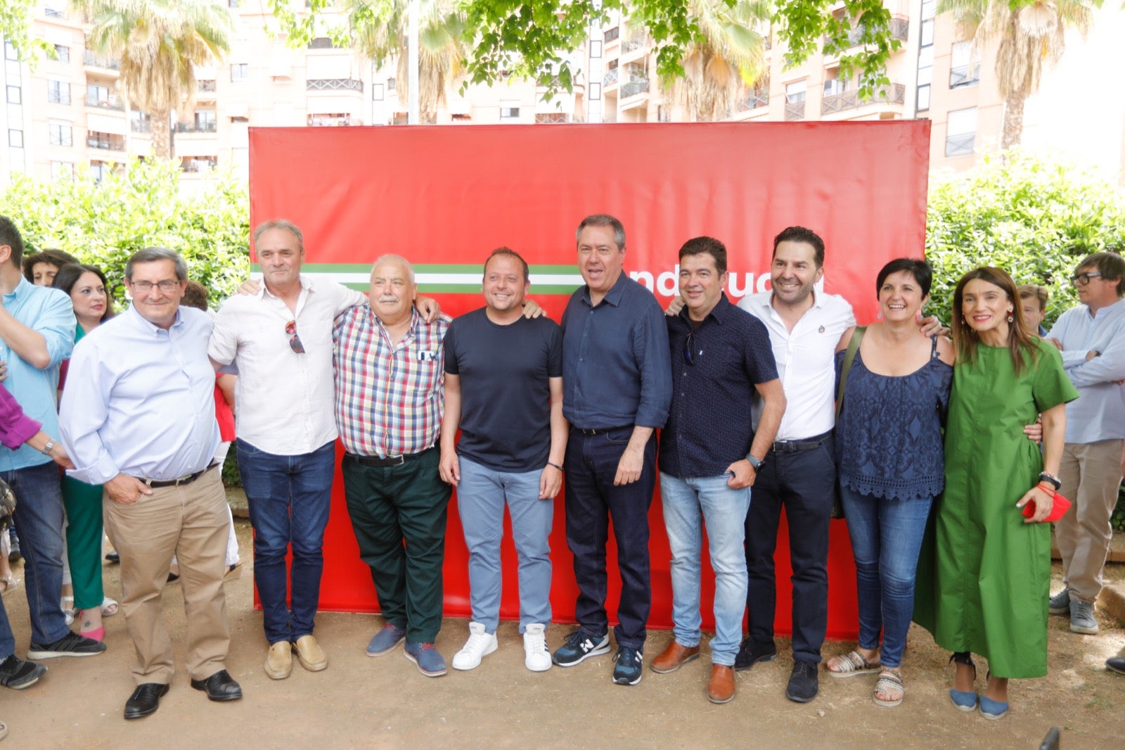 Más de 80 imágenes de los ediles socialistas de la provincia con el candidato del partido a la presidencia de la Junta