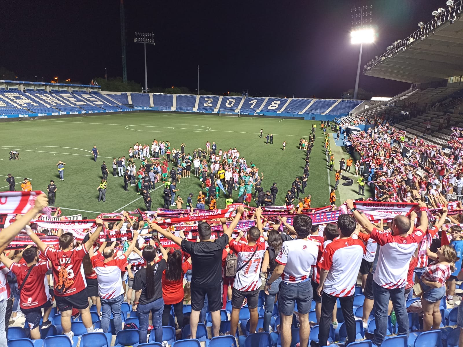 El partido del Almería en Butarque, a pie de campo