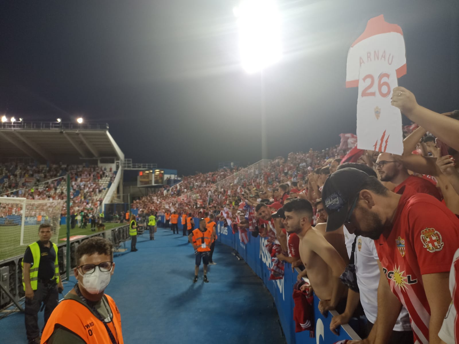 El partido del Almería en Butarque, a pie de campo