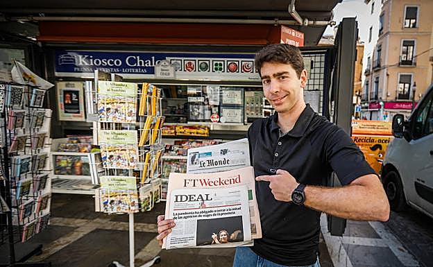 Bartolomé, en Plaza Nueva, con IDEALy la prensa mundial.