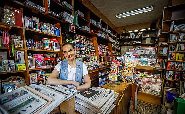 Ceci, en la librería.
