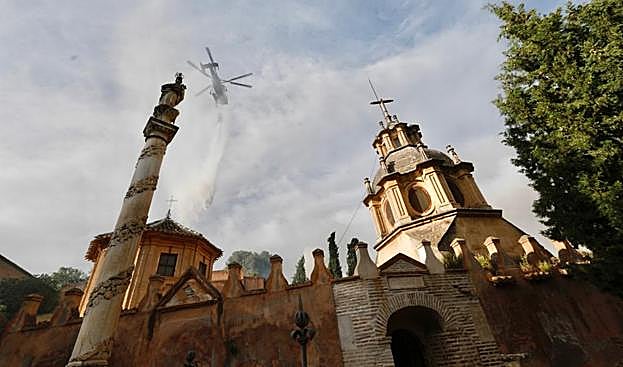 Helicópteros sobrevuelan la Abadía