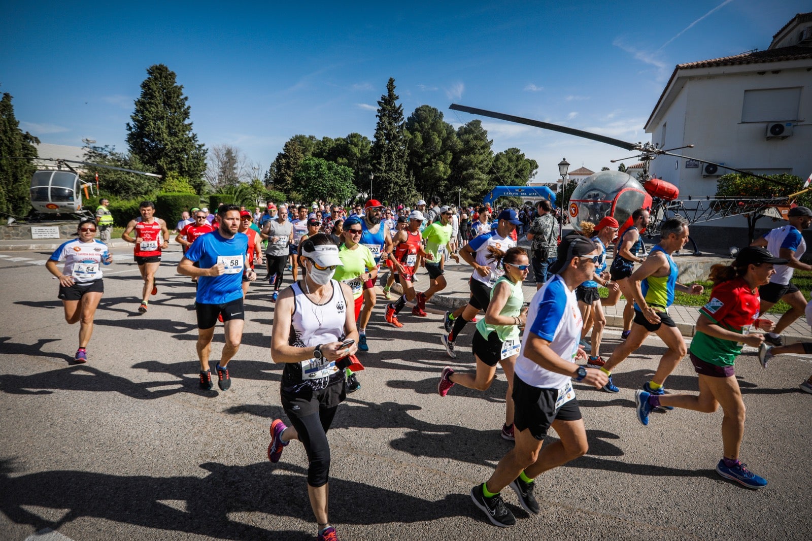 Así se ha desarrollado la segunda carrera de 'Los Volantones', celebrada con motivo de los actos del centenario de la base