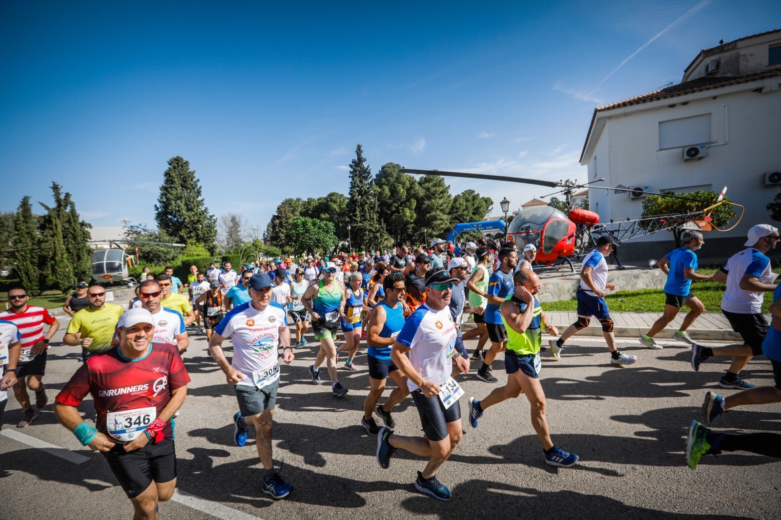 Así se ha desarrollado la segunda carrera de 'Los Volantones', celebrada con motivo de los actos del centenario de la base