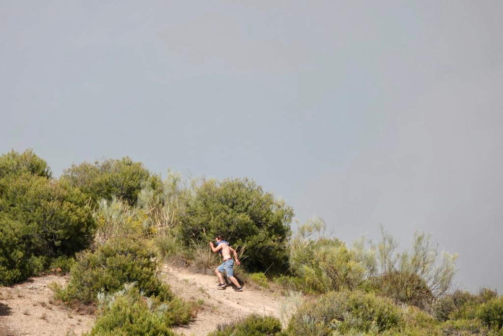 El fuego se ha originado en una zona cercana a viviendas y la Abadía del Sacromonte