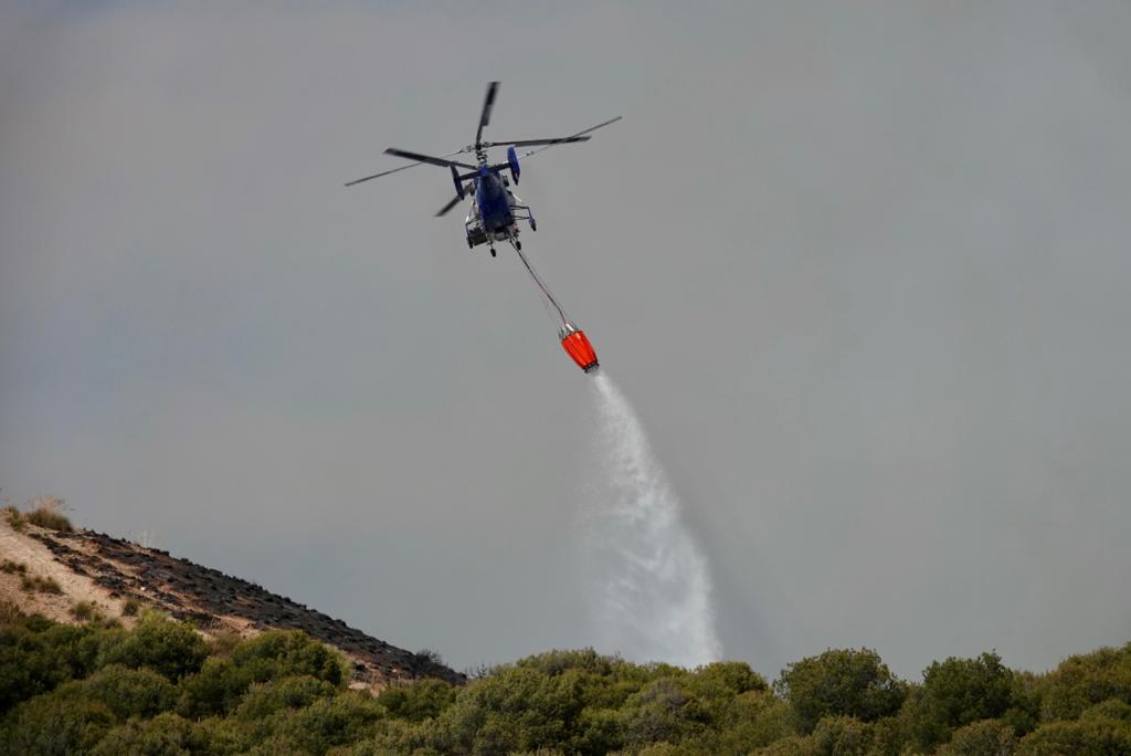 El fuego se ha originado en una zona cercana a viviendas y la Abadía del Sacromonte