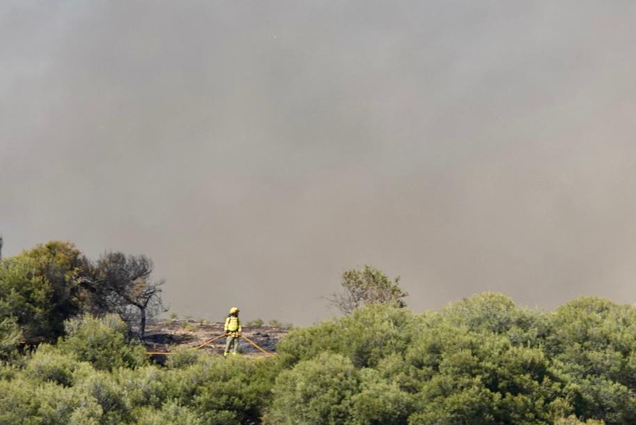 El fuego se ha originado en una zona cercana a viviendas y la Abadía del Sacromonte