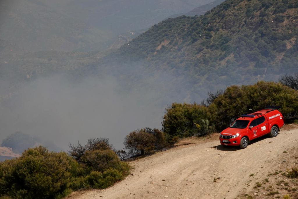 El fuego se ha originado en una zona cercana a viviendas y la Abadía del Sacromonte