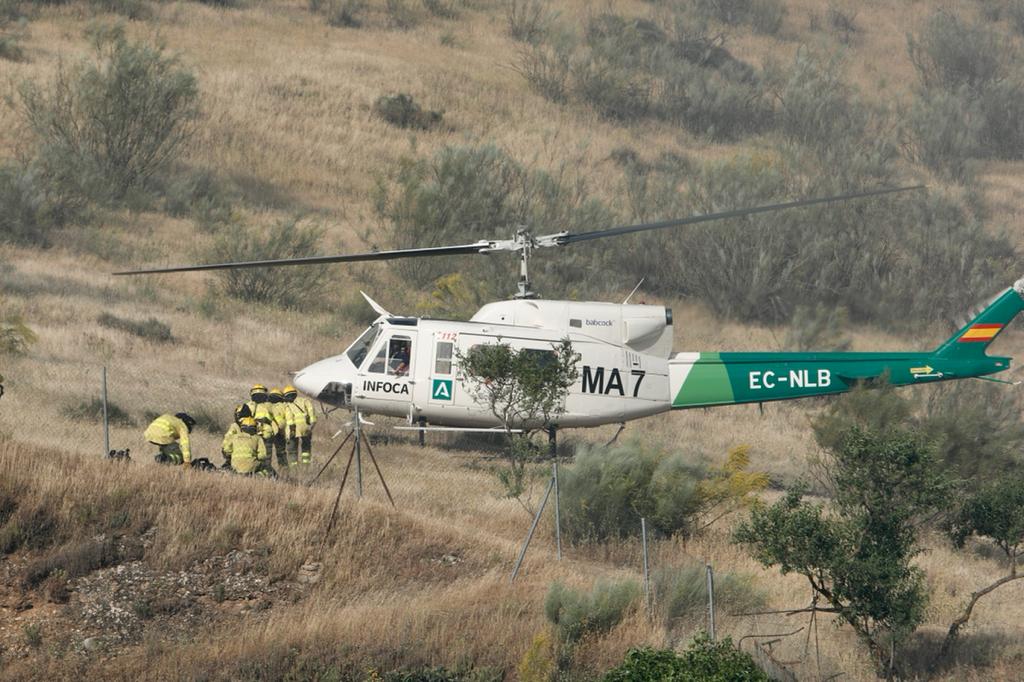 El fuego se ha originado en una zona cercana a viviendas y la Abadía del Sacromonte