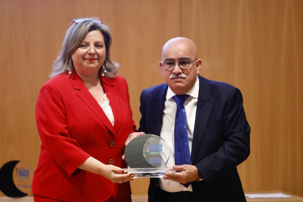 Se ha reconocido a lo mejor del sector granadino en cinco categorías: Mejor Hotel, Mejor Cocinero, Mejor Alojamiento Rural, Mejor Taberna y Mejor Restaurante