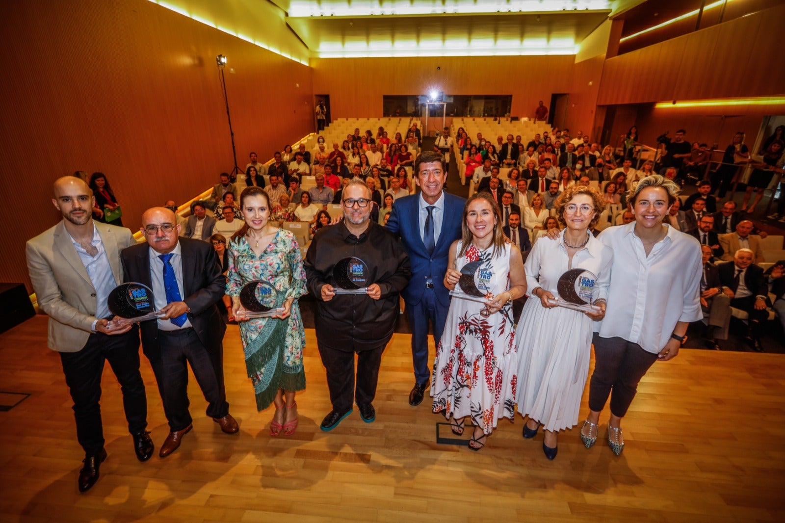 Se ha reconocido a lo mejor del sector granadino en cinco categorías: Mejor Hotel, Mejor Cocinero, Mejor Alojamiento Rural, Mejor Taberna y Mejor Restaurante