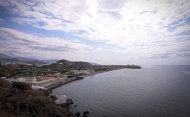 Imagen principal - Costa, vega y pueblo de Salobreña.