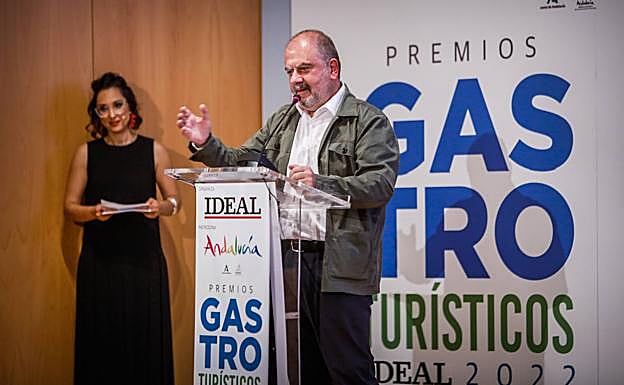 La presentadora Nani Bracero y Benjamín Lana. 