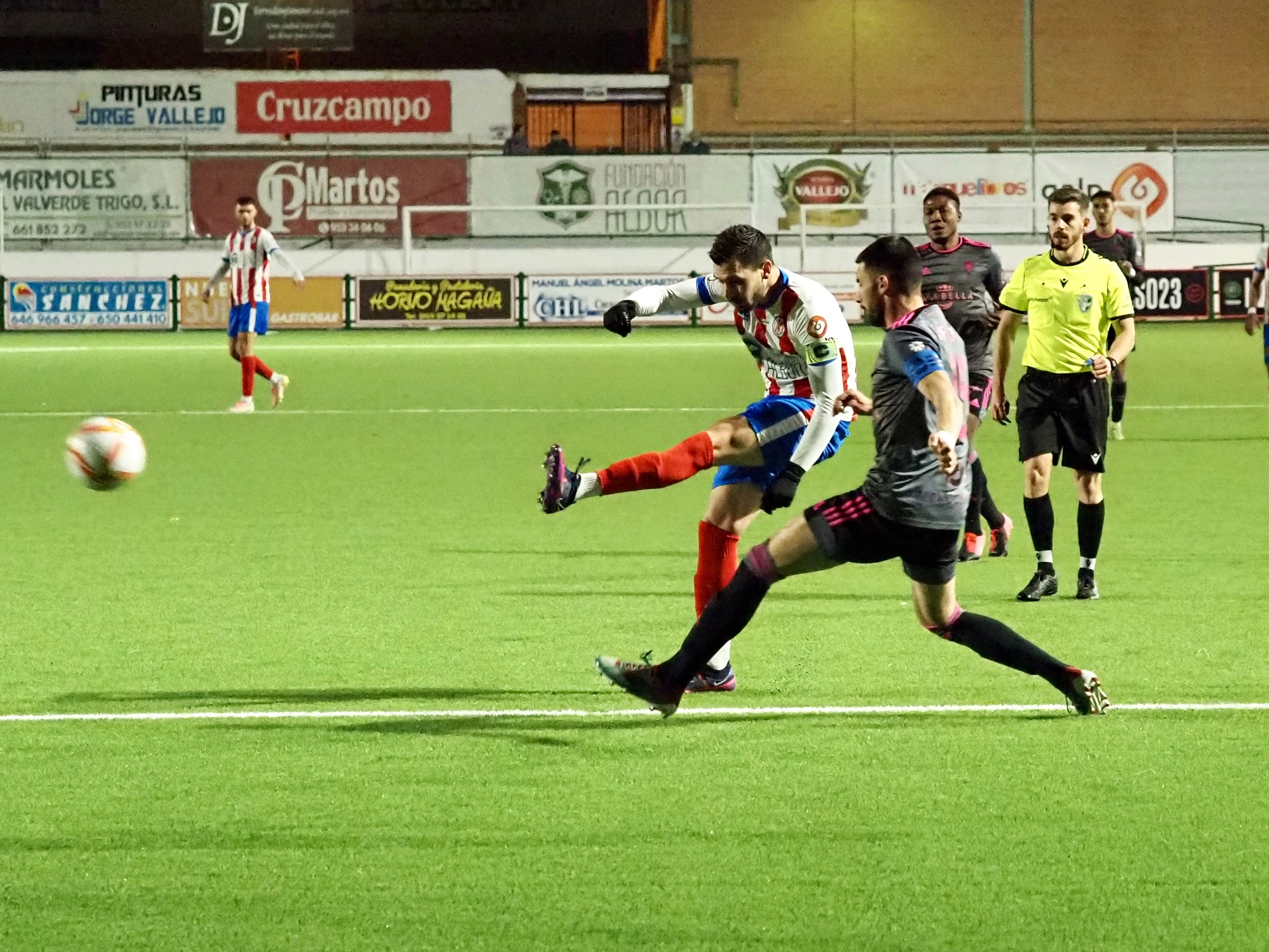 El conjunto blanco sigue 'pescando' peloteros con clase en el Torredonjimeno. 