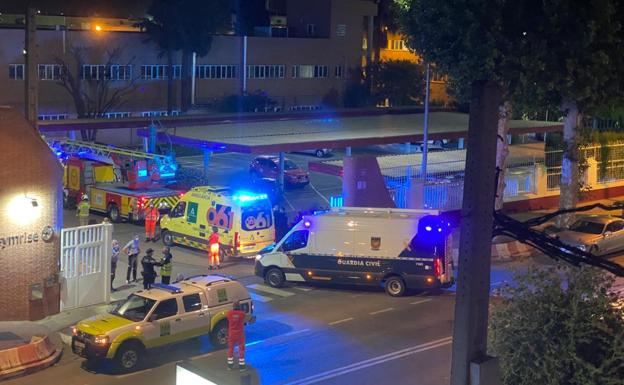 Efectivos del 061, Guardia Civil y Bomberos, en la zona del suceso.