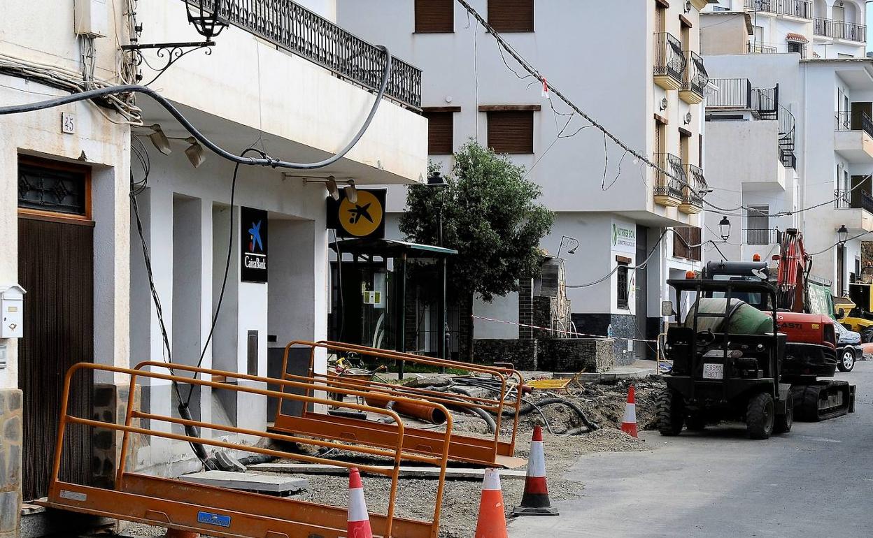 Alpujarra de la Sierra invierte 117.509 euros en la mejora de la travesía de Mecina Bombarón